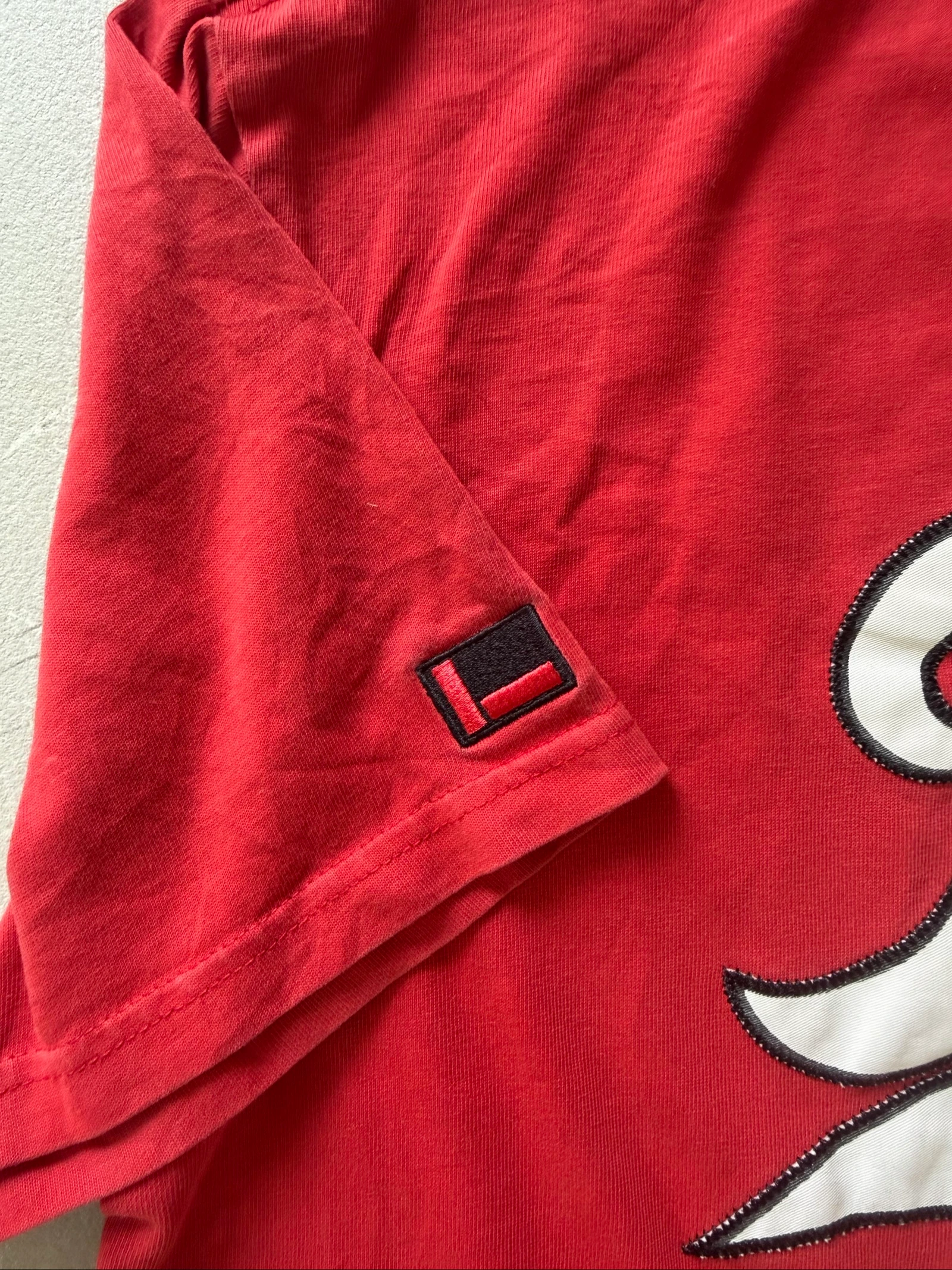 Camiseta FUBU vintage roja "05" bordada - Talla M – photo 3